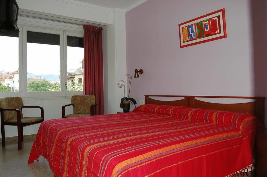 Hostal Torras Sant Hilari Sacalm Exteriör bild