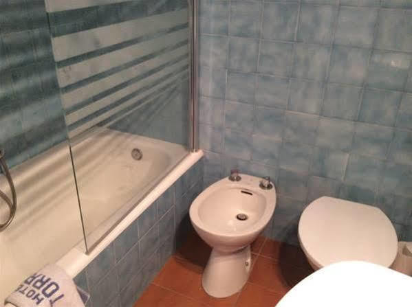 Hostal Torras Sant Hilari Sacalm Exteriör bild