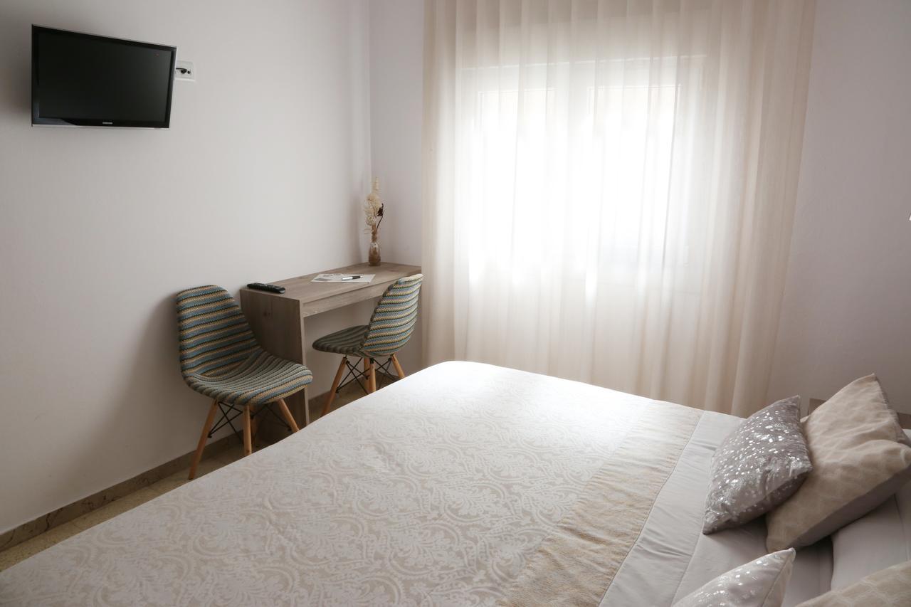 Hostal Torras Sant Hilari Sacalm Exteriör bild