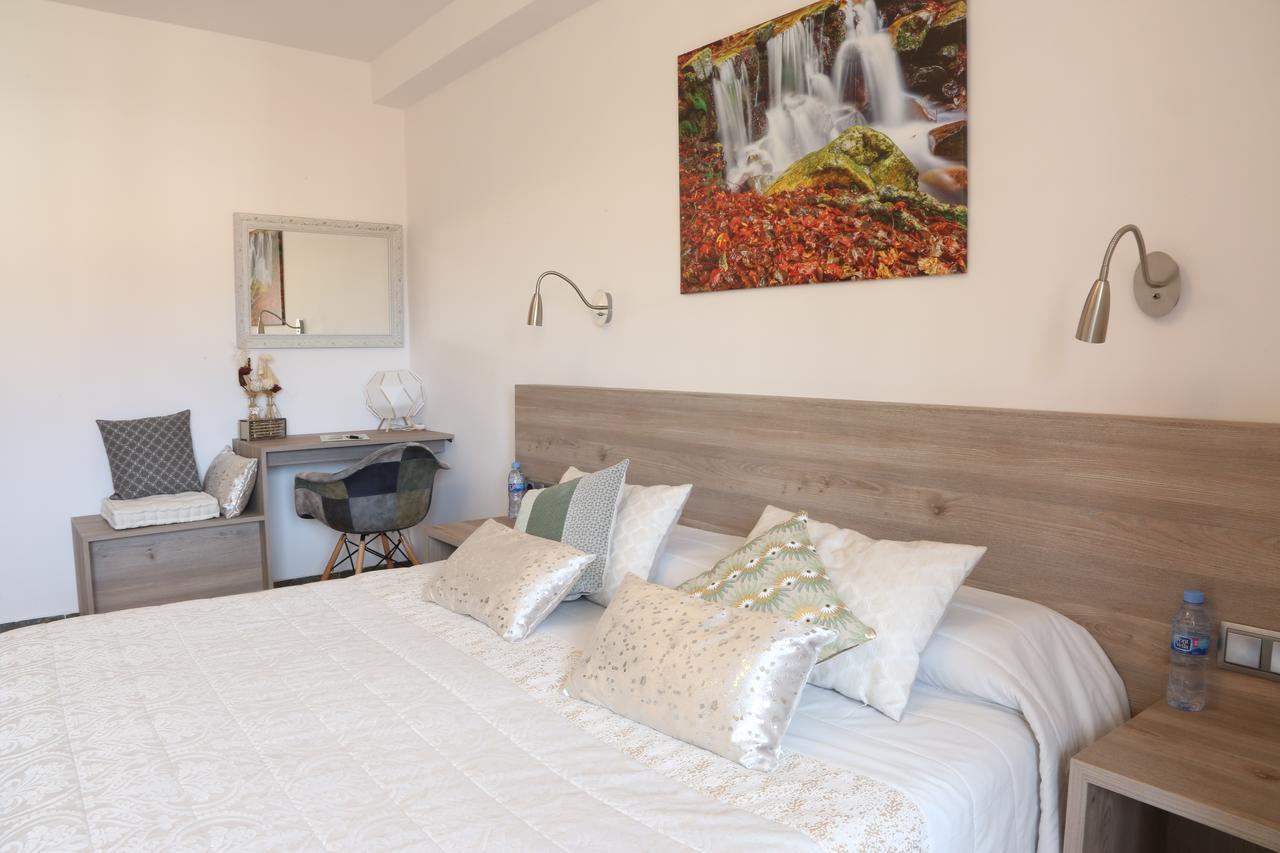 Hostal Torras Sant Hilari Sacalm Exteriör bild