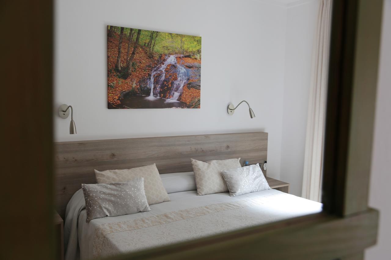 Hostal Torras Sant Hilari Sacalm Exteriör bild