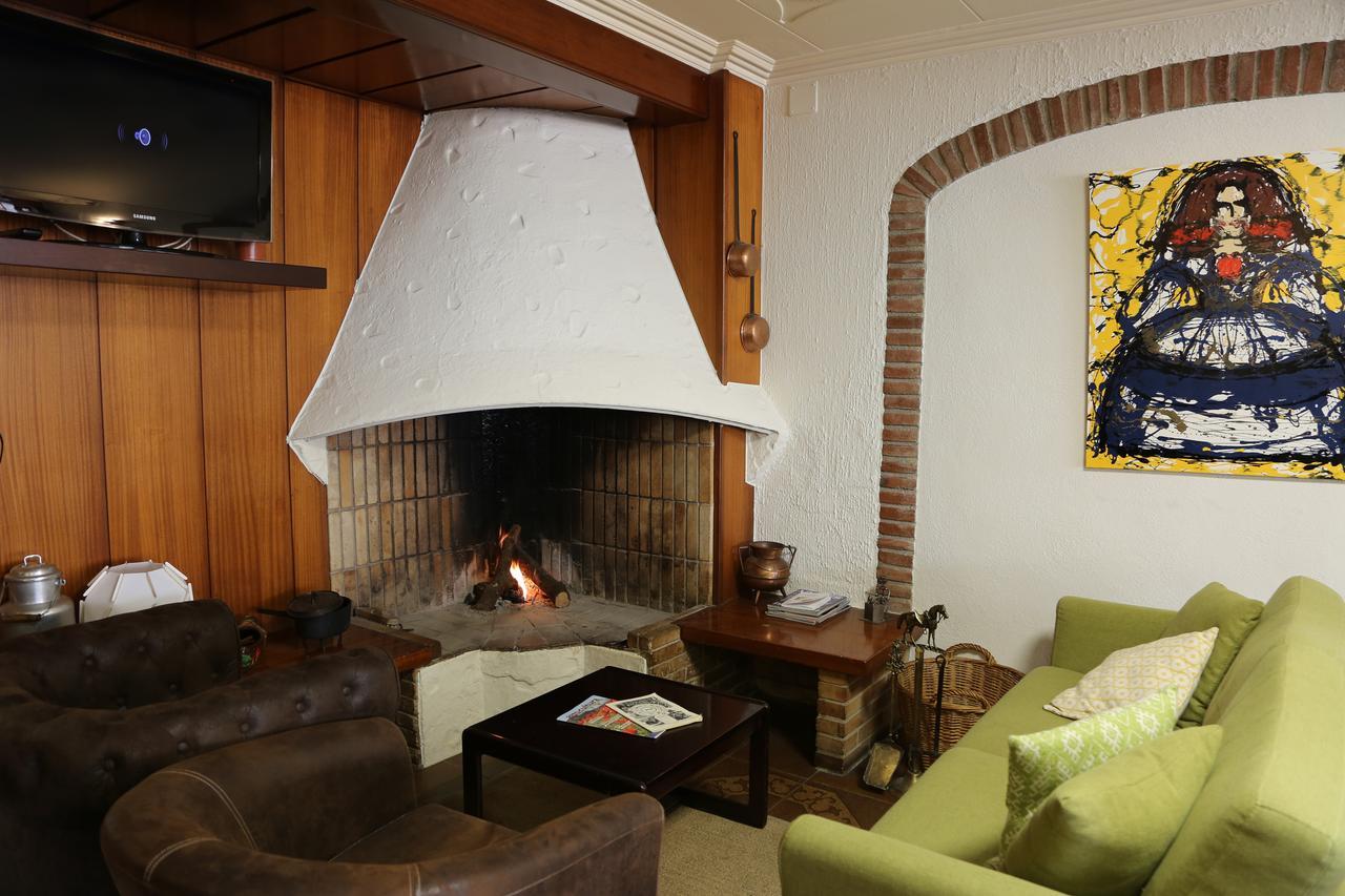 Hostal Torras Sant Hilari Sacalm Exteriör bild