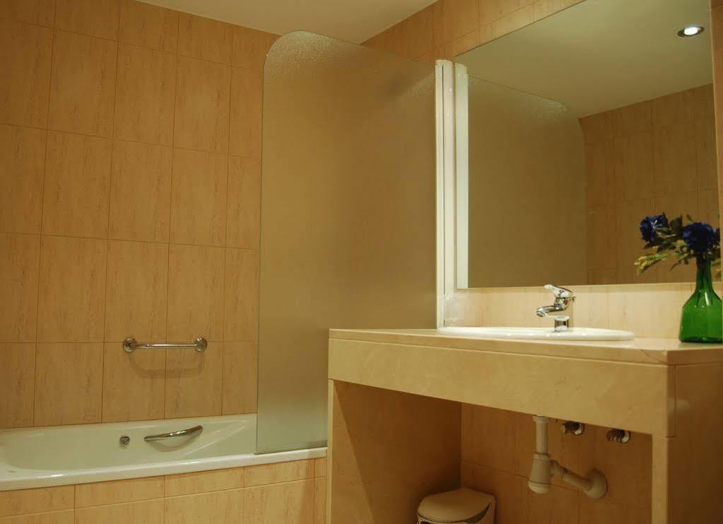 Hostal Torras Sant Hilari Sacalm Exteriör bild