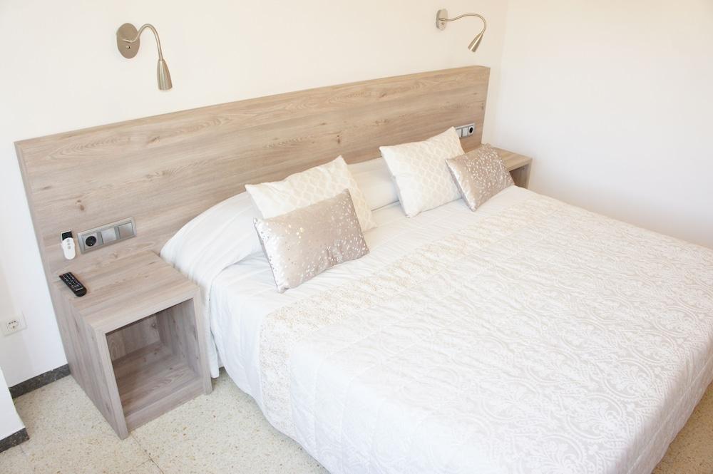 Hostal Torras Sant Hilari Sacalm Exteriör bild